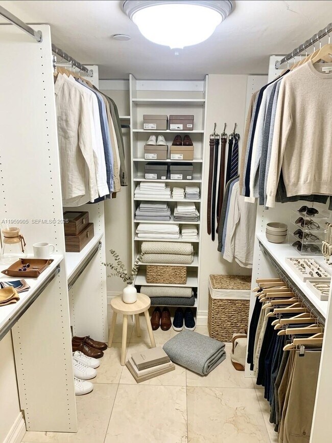 Building Photo - 555 NE 15th St