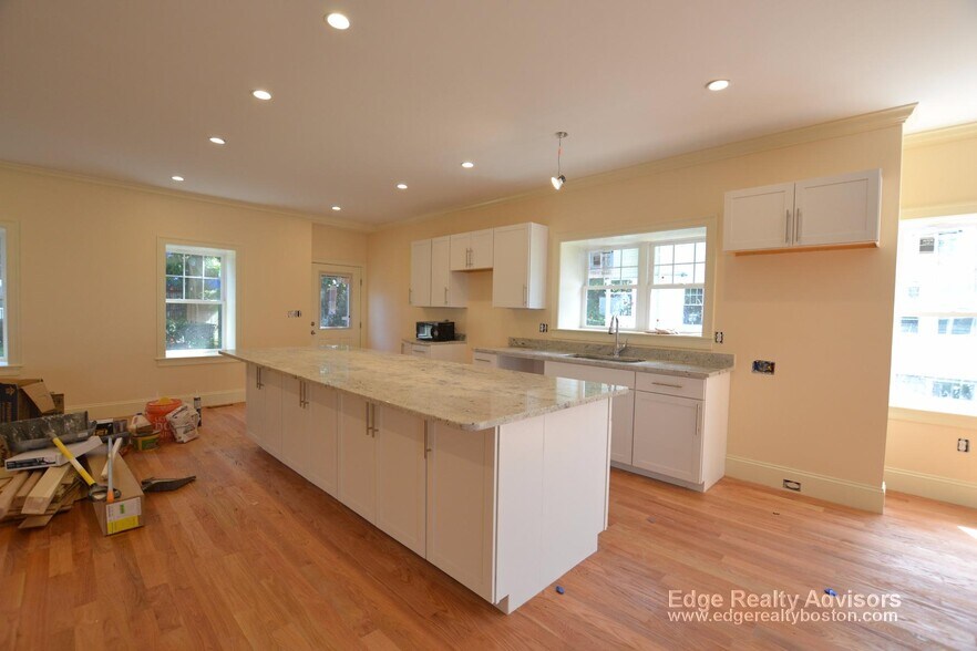 Primary Photo - 31 Bothwell Rd