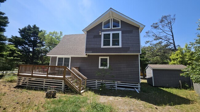 Building Photo - 102 W Windjammer Rd