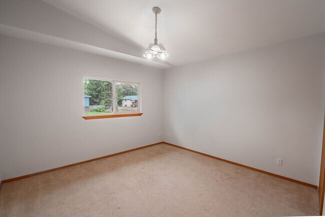 Building Photo - Spacious 3-Bed Home in Hayden Lake with La...