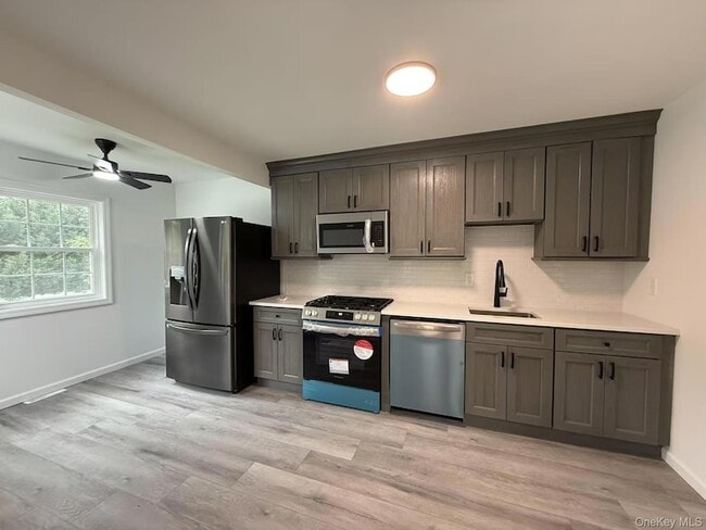 Building Photo - 495 Hawkins Rd