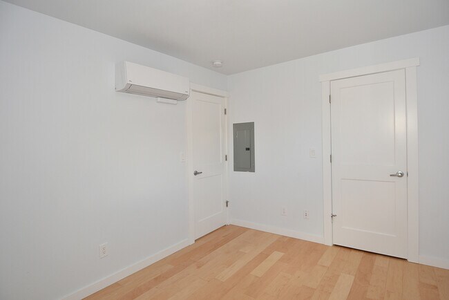 Building Photo - Beautiful Newer Construction (2019) 1 Bedroom/1 Bath ADU in Convenient Location (Central District)