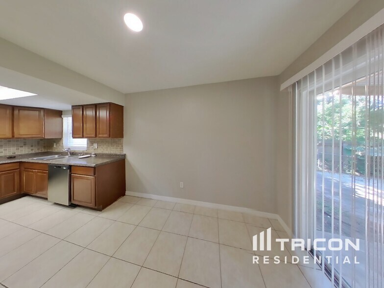 Building Photo - 1016 Sagamore Dr