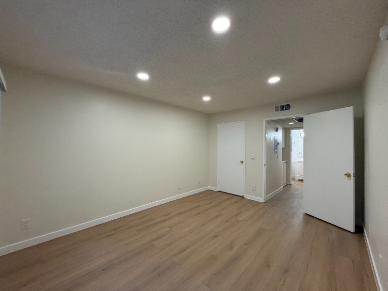 Building Photo - 13347 Victory Blvd