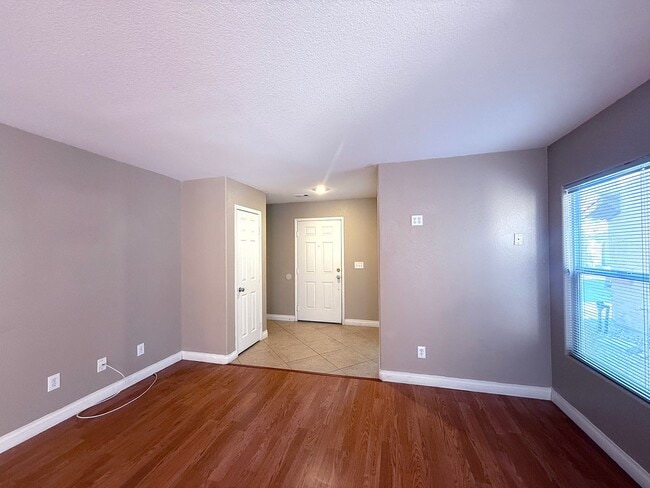Building Photo - Great 3 bedroom home with open downstairs ...