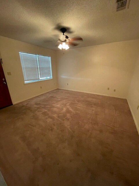 Building Photo - 2 bed / 1 bath apartment