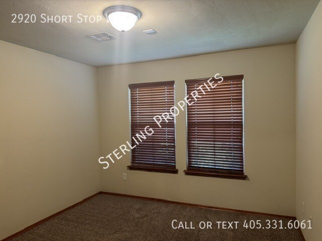 Building Photo - 2920 Short Stop Way