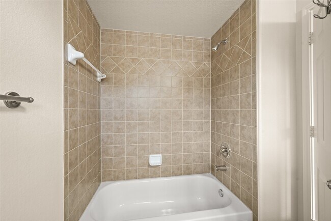 Building Photo - 9200 Westheimer Rd