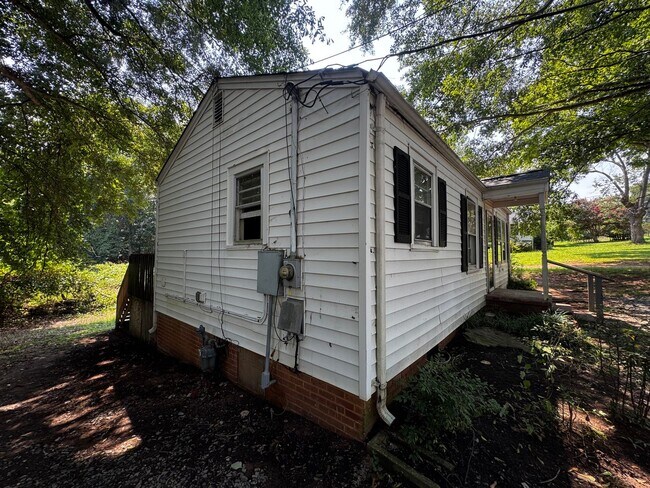 Building Photo - 350 Grice St