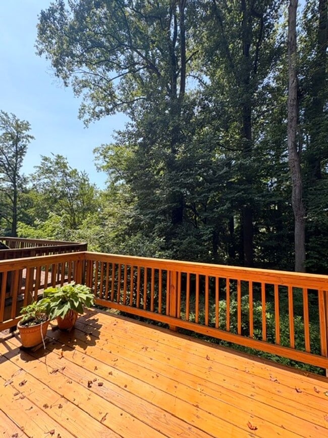 Building Photo - 2071 Golf Course Dr