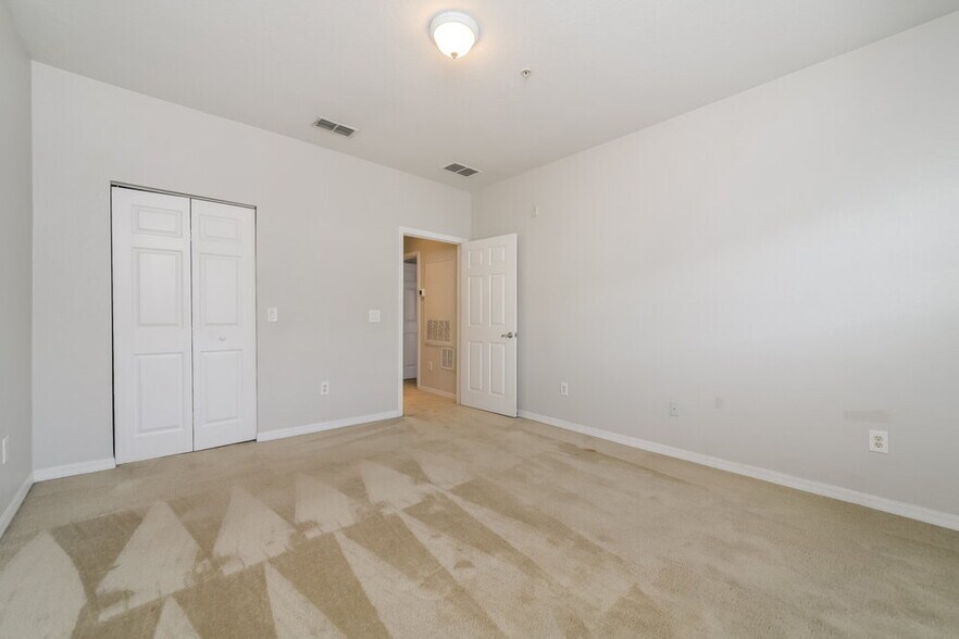 Building Photo - 2460 Grand Central Pkwy