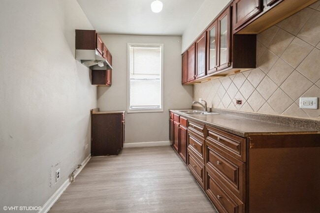 Building Photo - 6007 S Michigan Ave