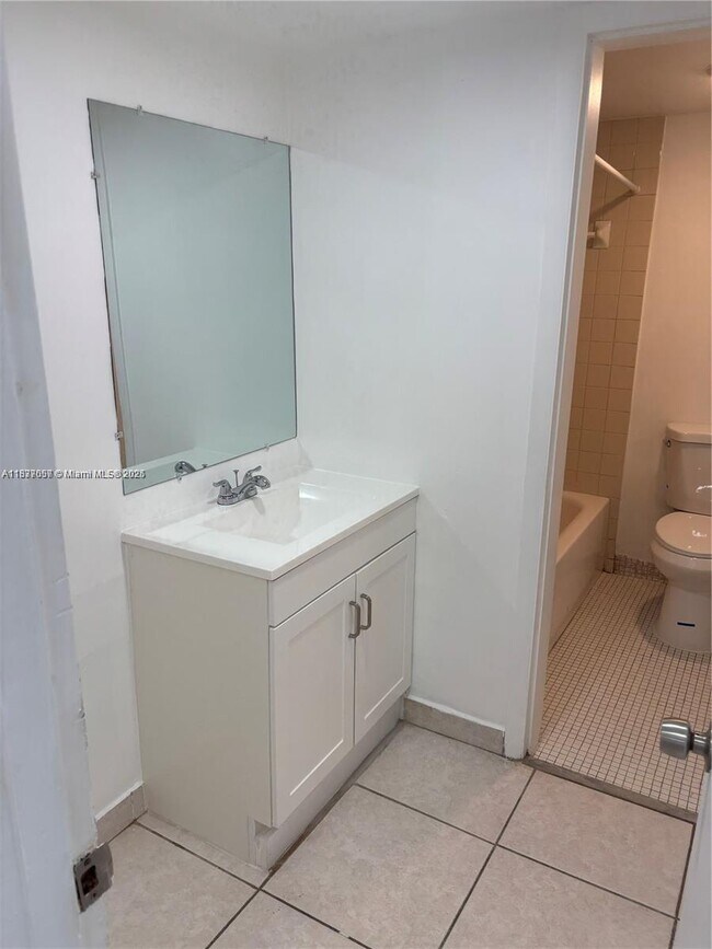 Building Photo - 9651 SW 77th Ave