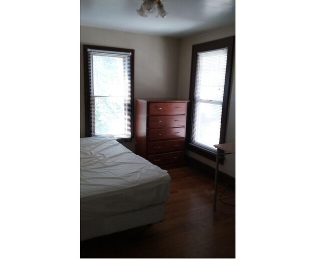 Bedroom 2 - 827 Sylvan Ave