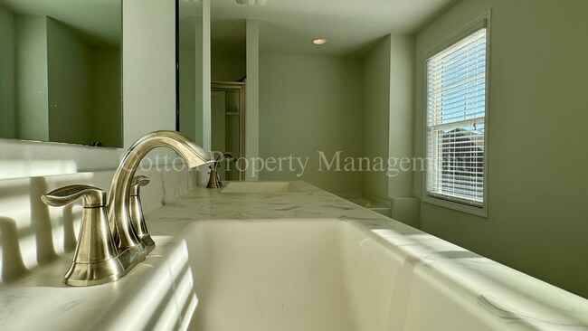 Building Photo - 473 Esthwaite Dr SE