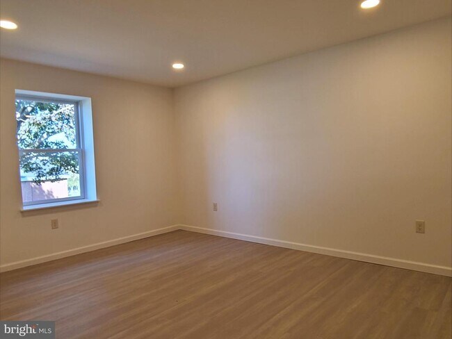 Building Photo - 610 Robert Fulton Hwy