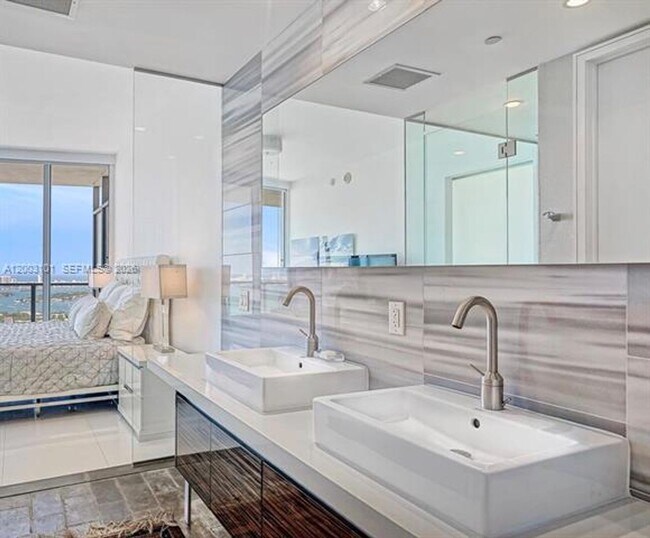 Building Photo - 1100 Biscayne Blvd