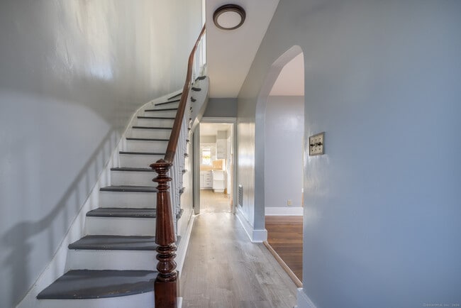 Building Photo - 216 Howard Ave