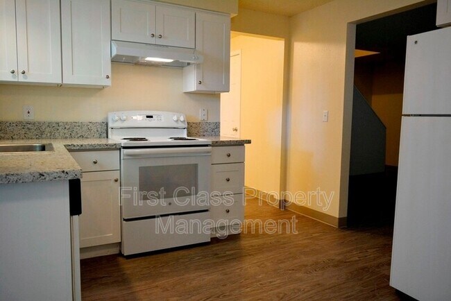 Building Photo - 1673 Dollar St