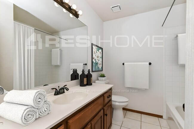 Building Photo - 3813 Crail Dr