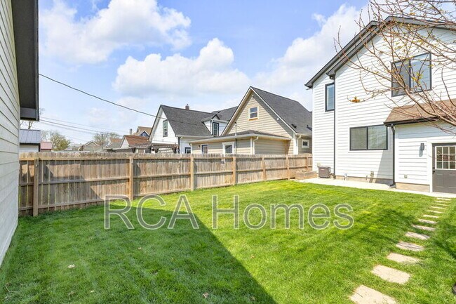 Building Photo - 1225 Hoyt Ave