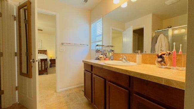 Building Photo - 4 Bedroom + Office in NE Lacey - Fully Fenced Yard and Minutes from freeway and JBLM - Available ...