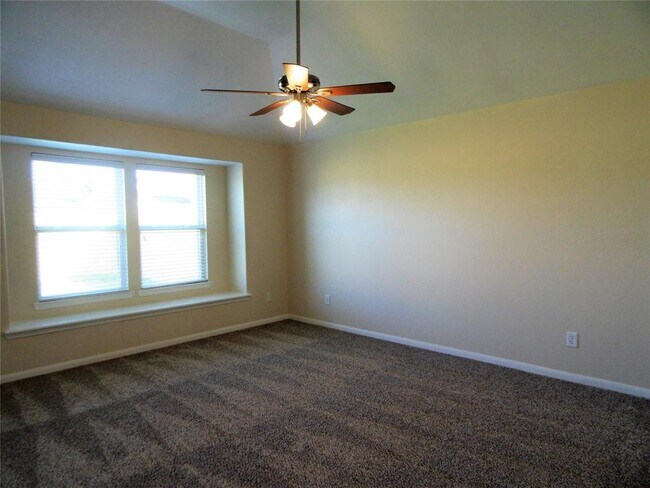 Building Photo - 2115 Summit Meadow Dr