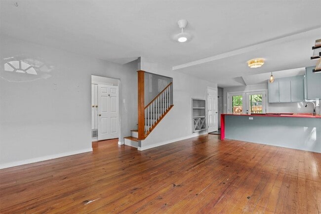 Building Photo - 204 Caney St