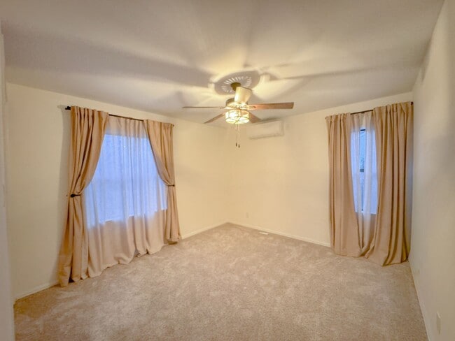 Building Photo - Beautiful 3bd 2 ba House