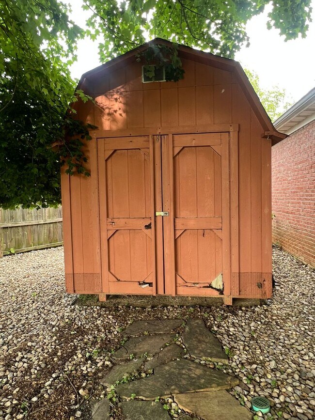 Building Photo - Summer Special.! Half Off First Months Rent!