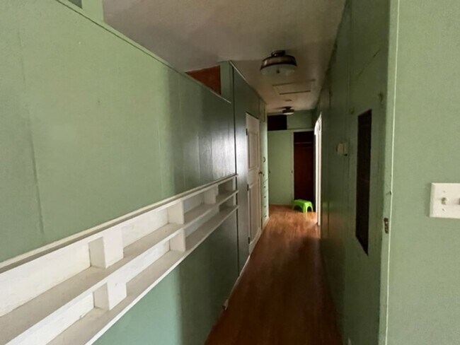 Building Photo - 3411 NE 22nd Ave