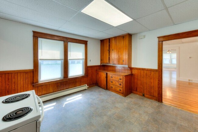 Building Photo - 377 Chandler St