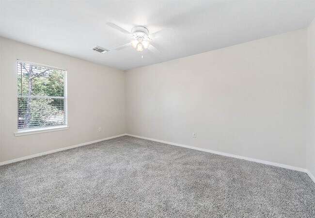 Building Photo - 7902 Feather Springs Dr