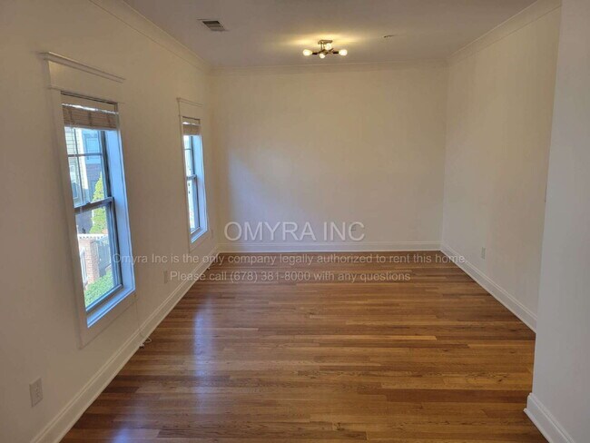 Building Photo - Stunning Townhome Overlooking Beltline at Grant Park!