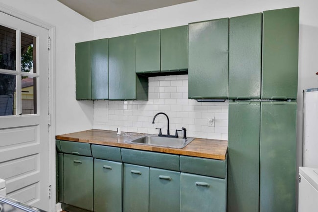 Building Photo - 834 4th Terrace W