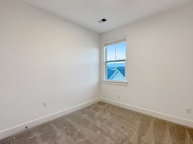Building Photo - Luxury Townhome in Midtown Nexton