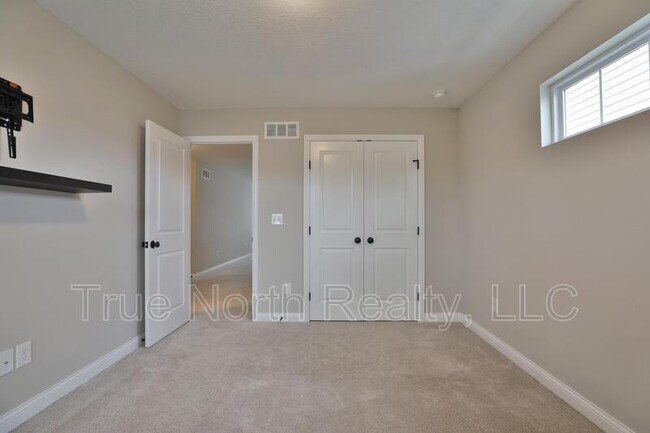Building Photo - 1412 Leesland Dr