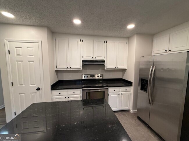 Building Photo - 105 Mockingbird Dr