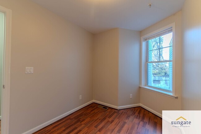 Building Photo - 2410 E Fayette St