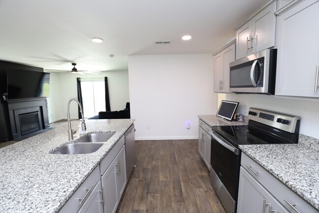 Building Photo - 2037 Elmridge Rd