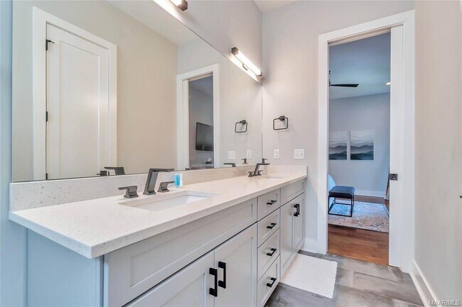 Building Photo - 7132 Fain Park Dr