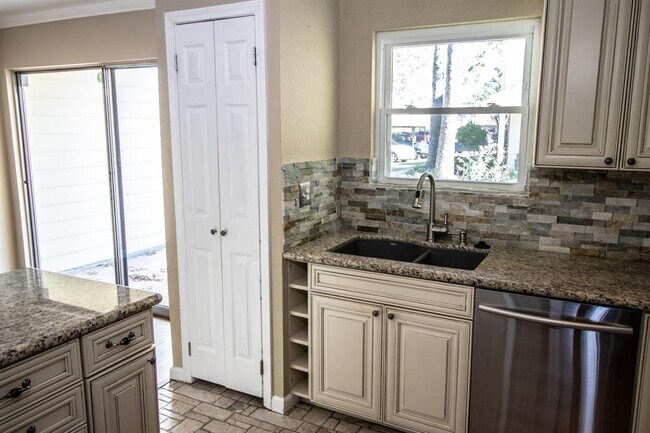 Building Photo - 14515 Wunderlich Dr