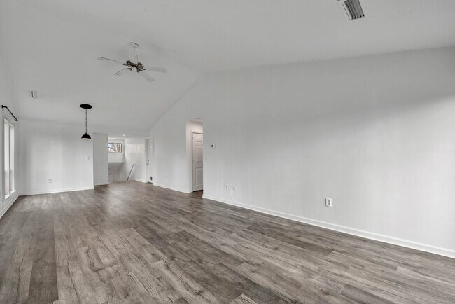 Building Photo - 7 Cottonwood Dr