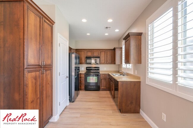 Building Photo - 3 Bedroom Coral Canyon Home on Corner Lot