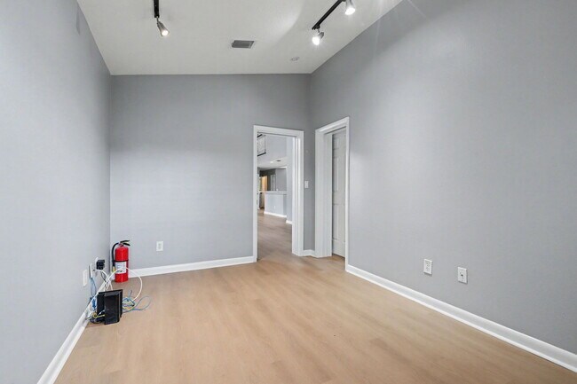 Building Photo - 6600 Gentle Ben Cir