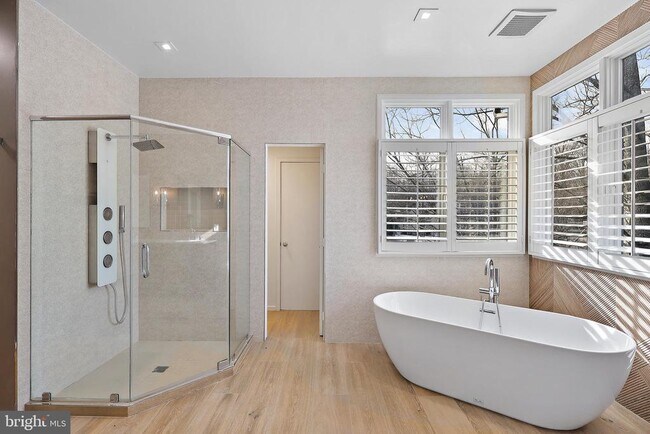 Building Photo - 1460 Waterfront Rd