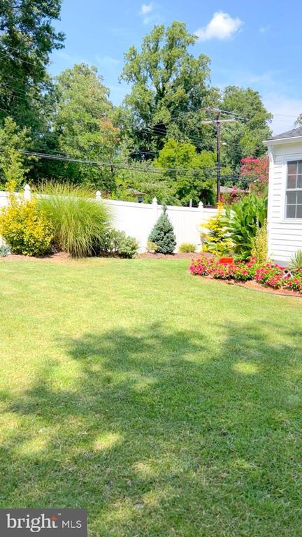 Building Photo - 9006 Linton St