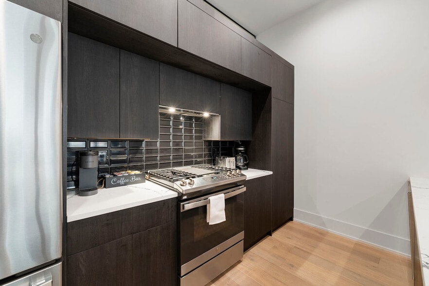 Building Photo - 318 W Grand Ave