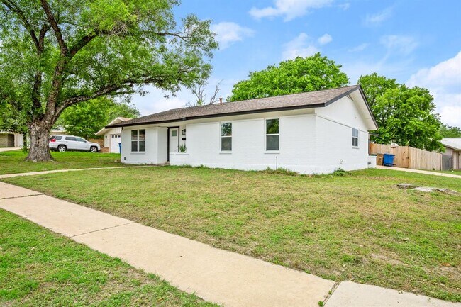 Building Photo - 9006 Lodge Ct