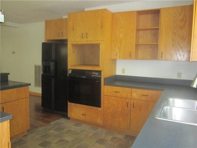 Building Photo - 1112 Dean Forest Rd